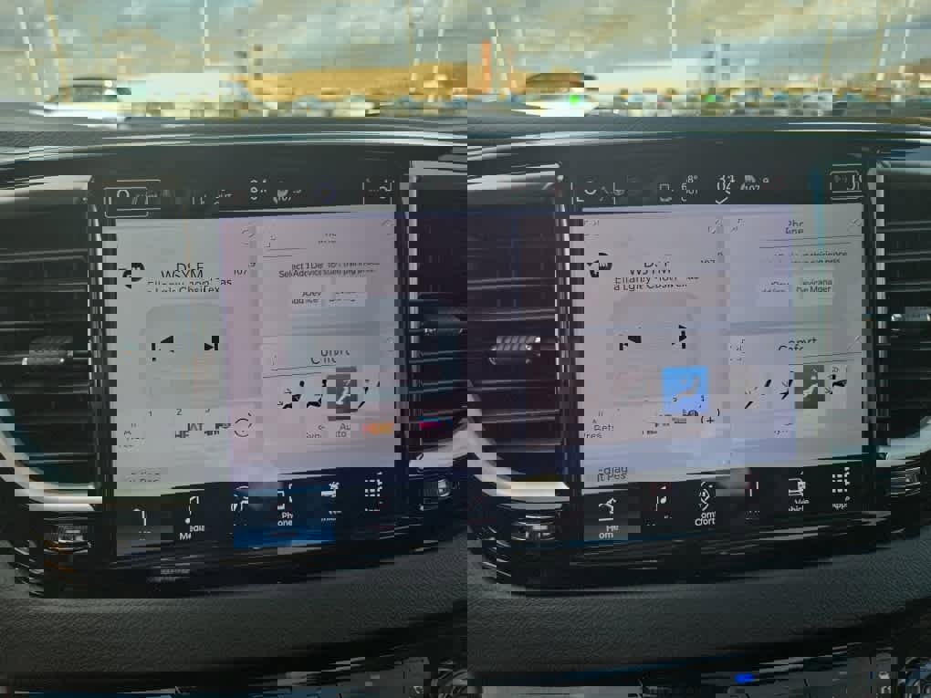 Used 2024 Chrysler Pacifica Touring-L image 39