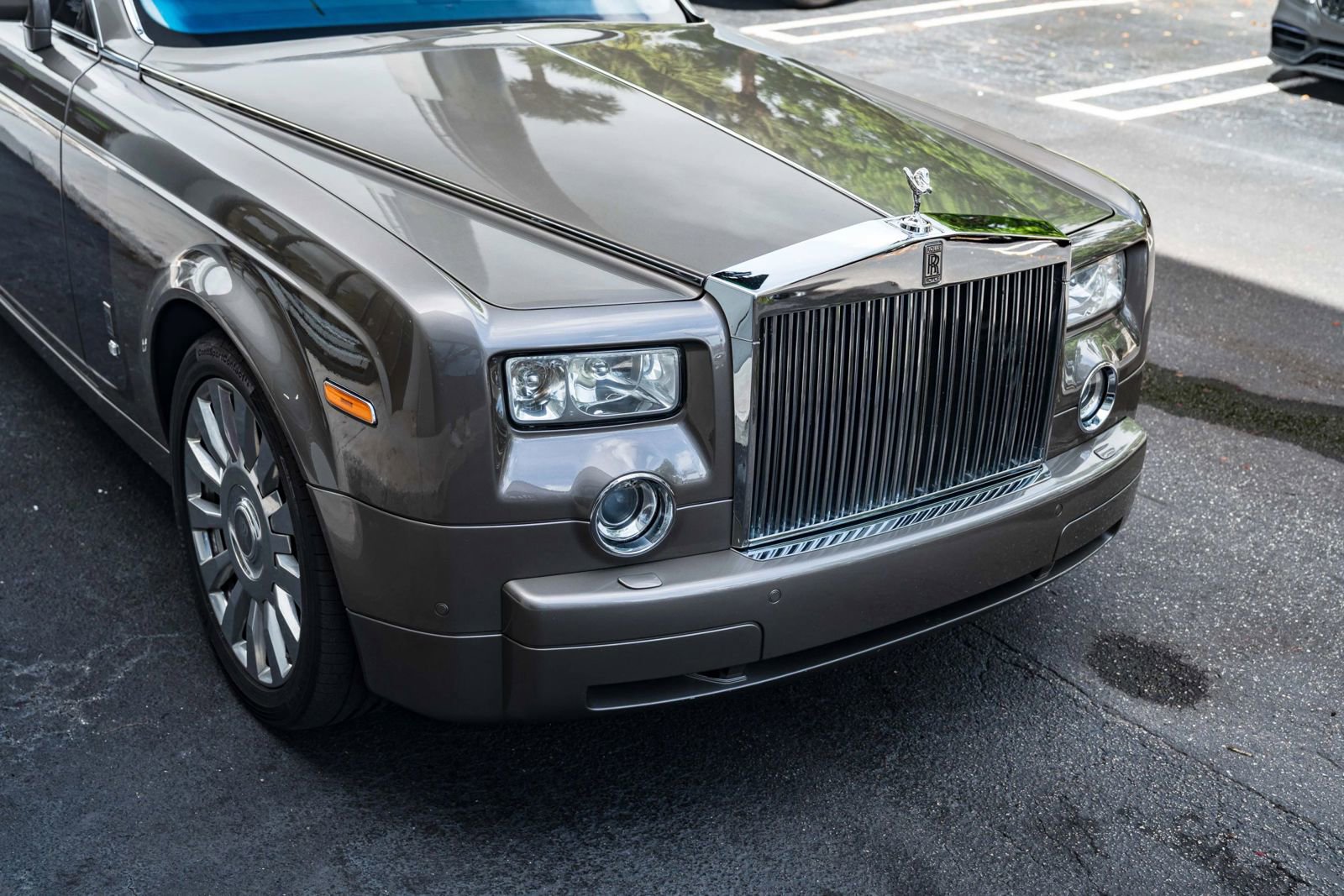 Used 2004 Rolls-Royce Phantom Sedan image 3