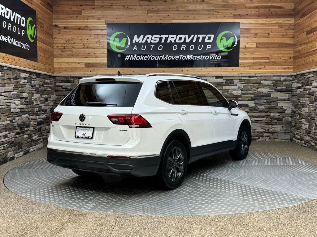 Used 2023 Volkswagen Tiguan SE w/ Panoramic Sunroof Package image 9
