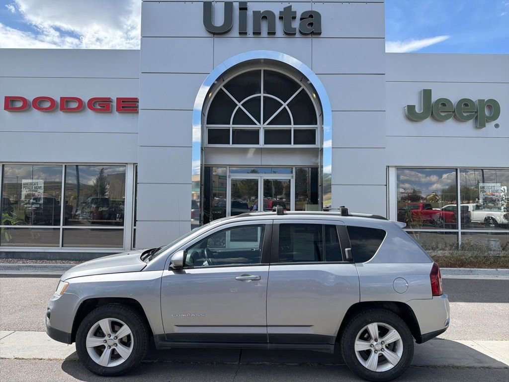 Used 2016 Jeep Compass Latitude AWD/4WD image 3