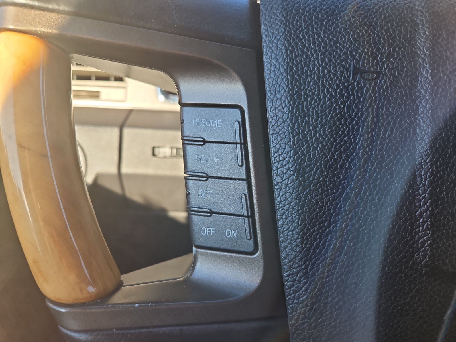 Used 2013 Lincoln Navigator 2WD image 29