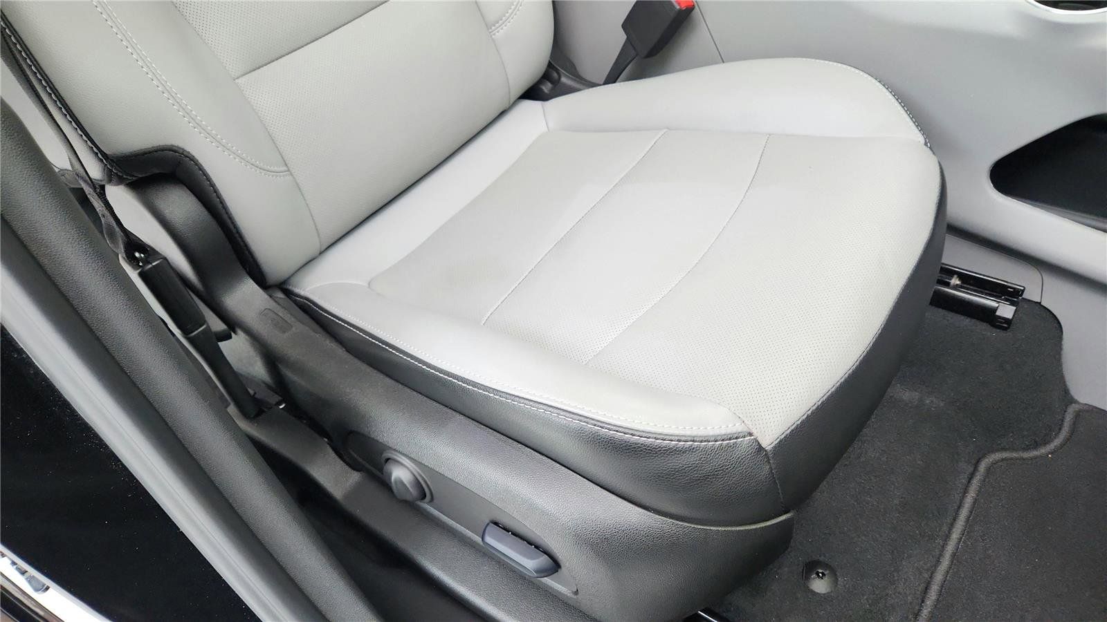 Used 2024 GMC Terrain SLT AWD/4WD image 21