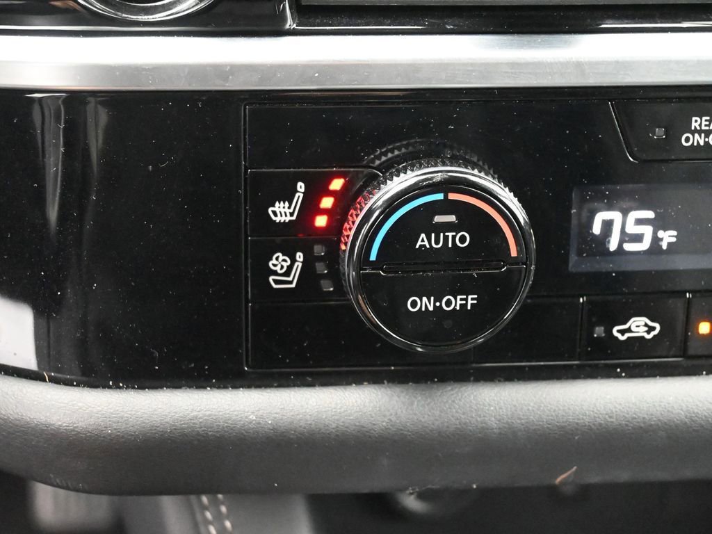 Used 2024 Nissan Pathfinder Platinum w/ Cargo Package image 17