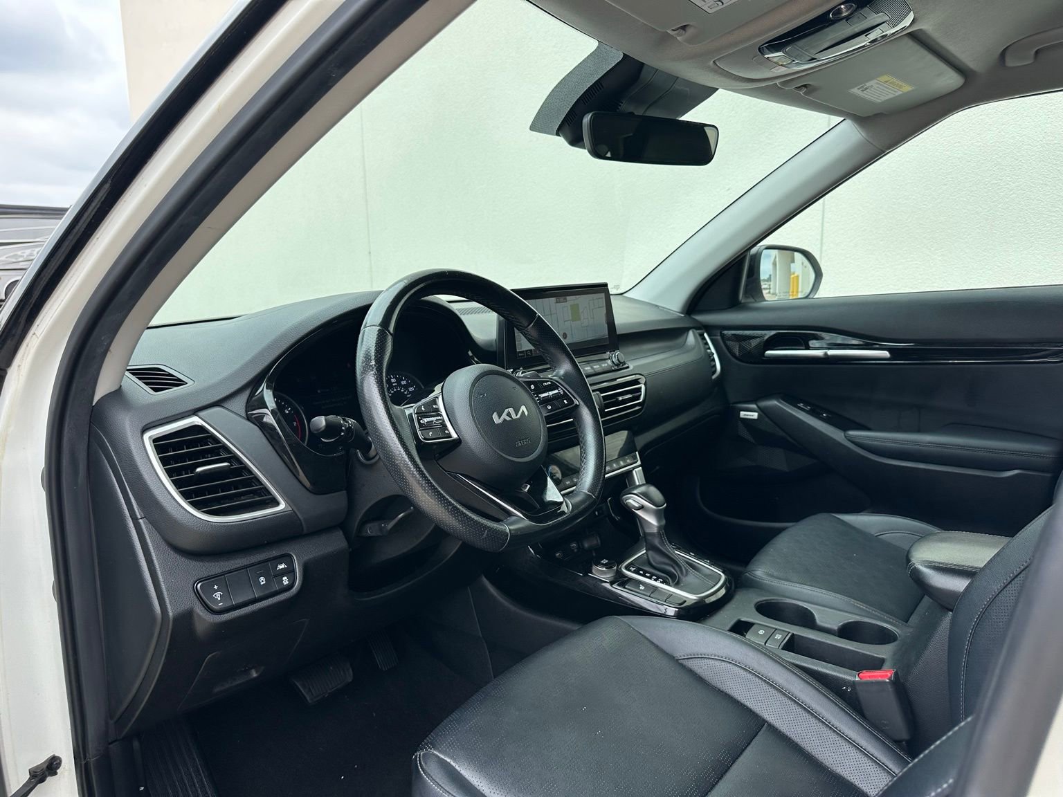 Used 2023 Kia Seltos SX image 7