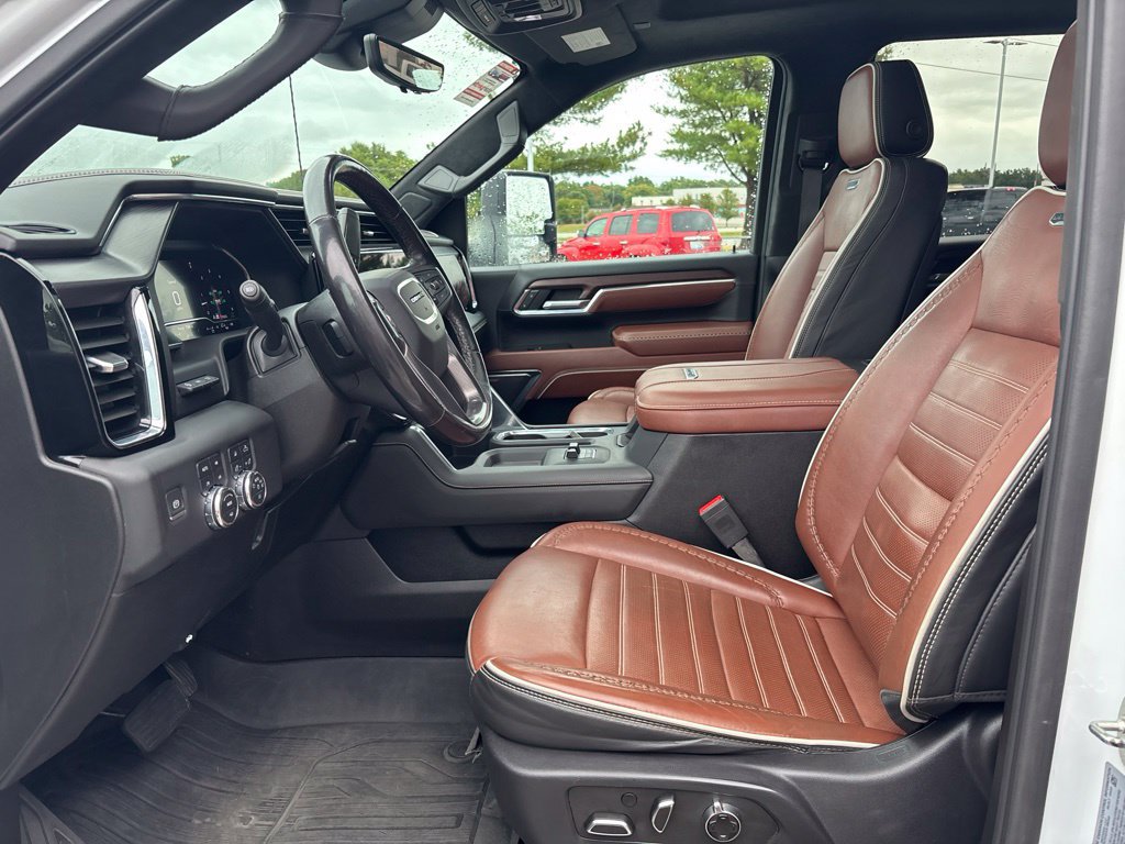 Used 2024 GMC Sierra 3500 Denali Ultimate AWD/4WD image 37