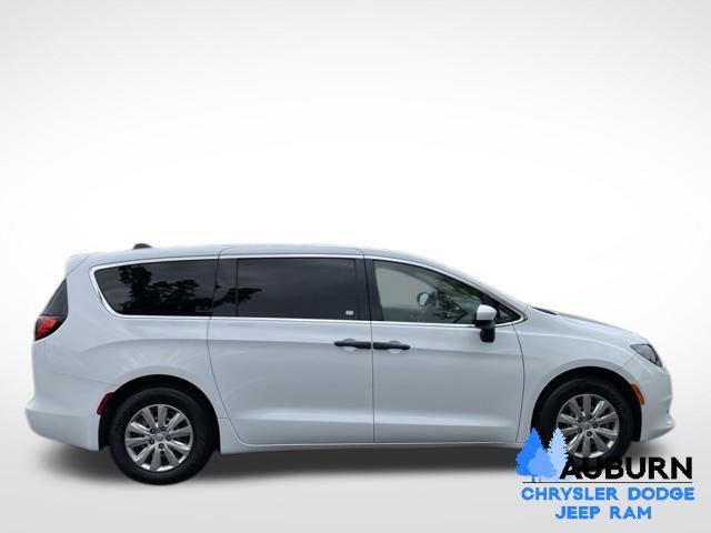 Used 2021 Chrysler Voyager L FWD image 8