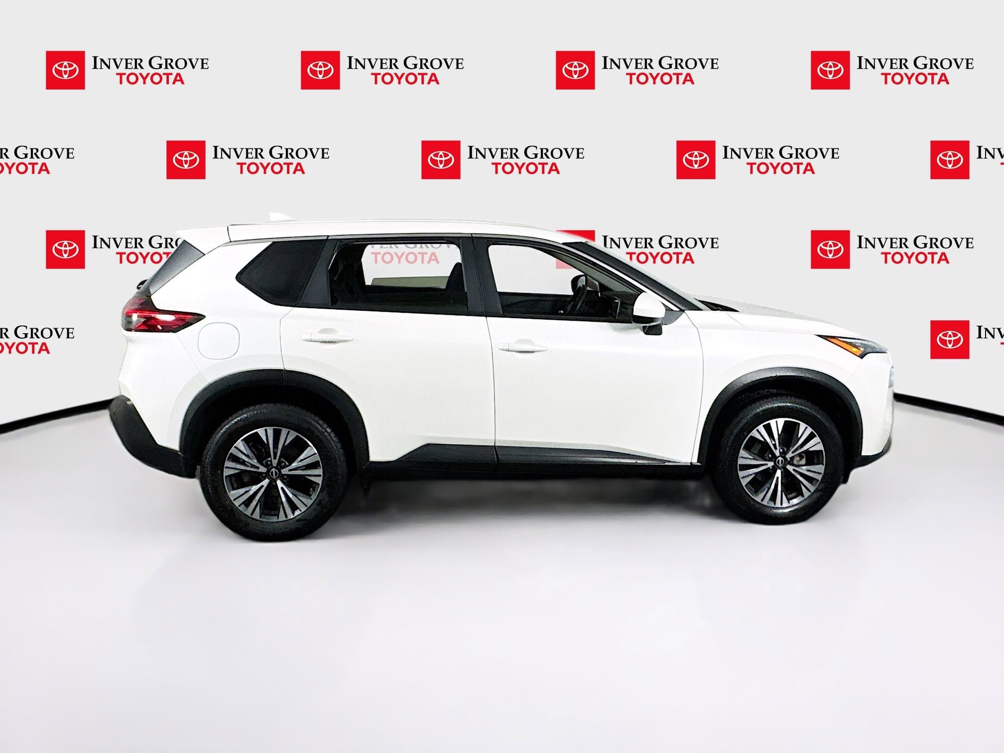 Used 2023 Nissan Rogue SV image 4