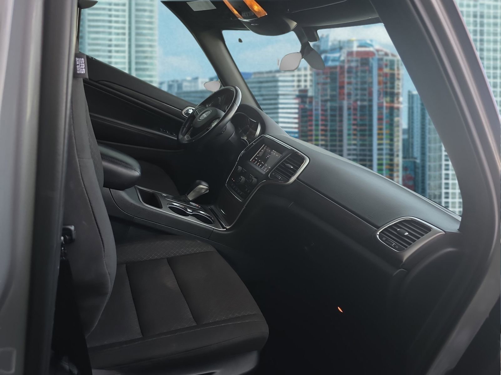 Used 2019 Jeep Grand Cherokee Laredo image 6