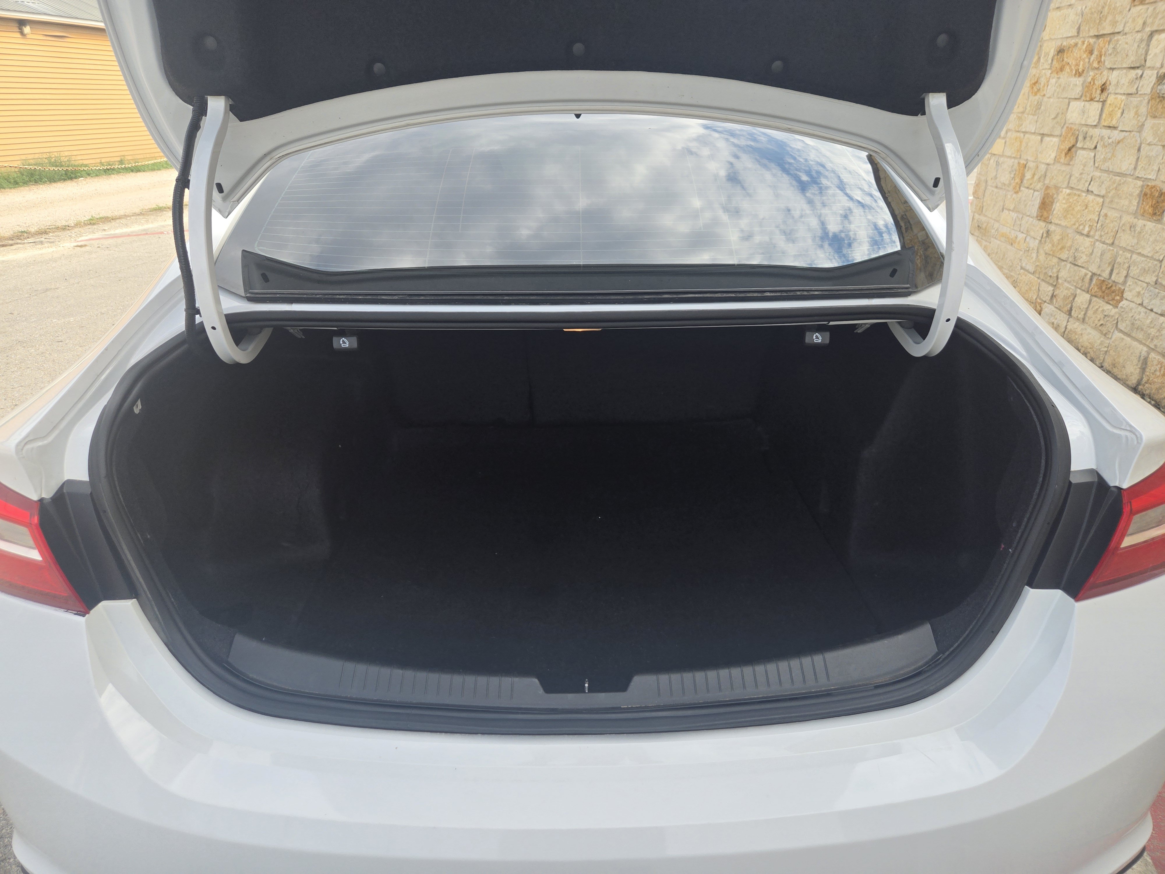 Used 2020 Chevrolet Malibu LS FWD image 18