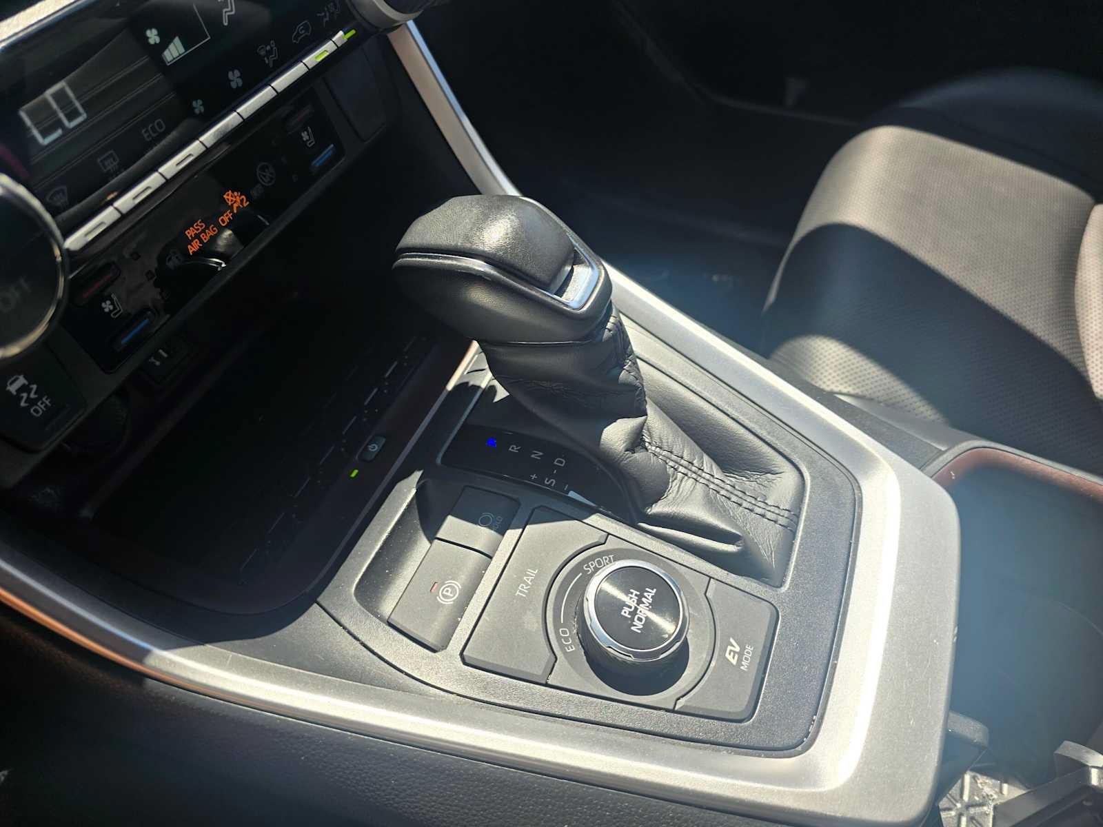 Used 2023 Toyota RAV4 Limited AWD/4WD image 32