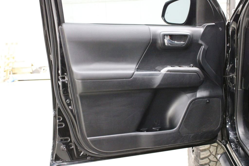 Used 2021 Toyota Tacoma TRD Sport w/ TRD Premium Sport Package image 19