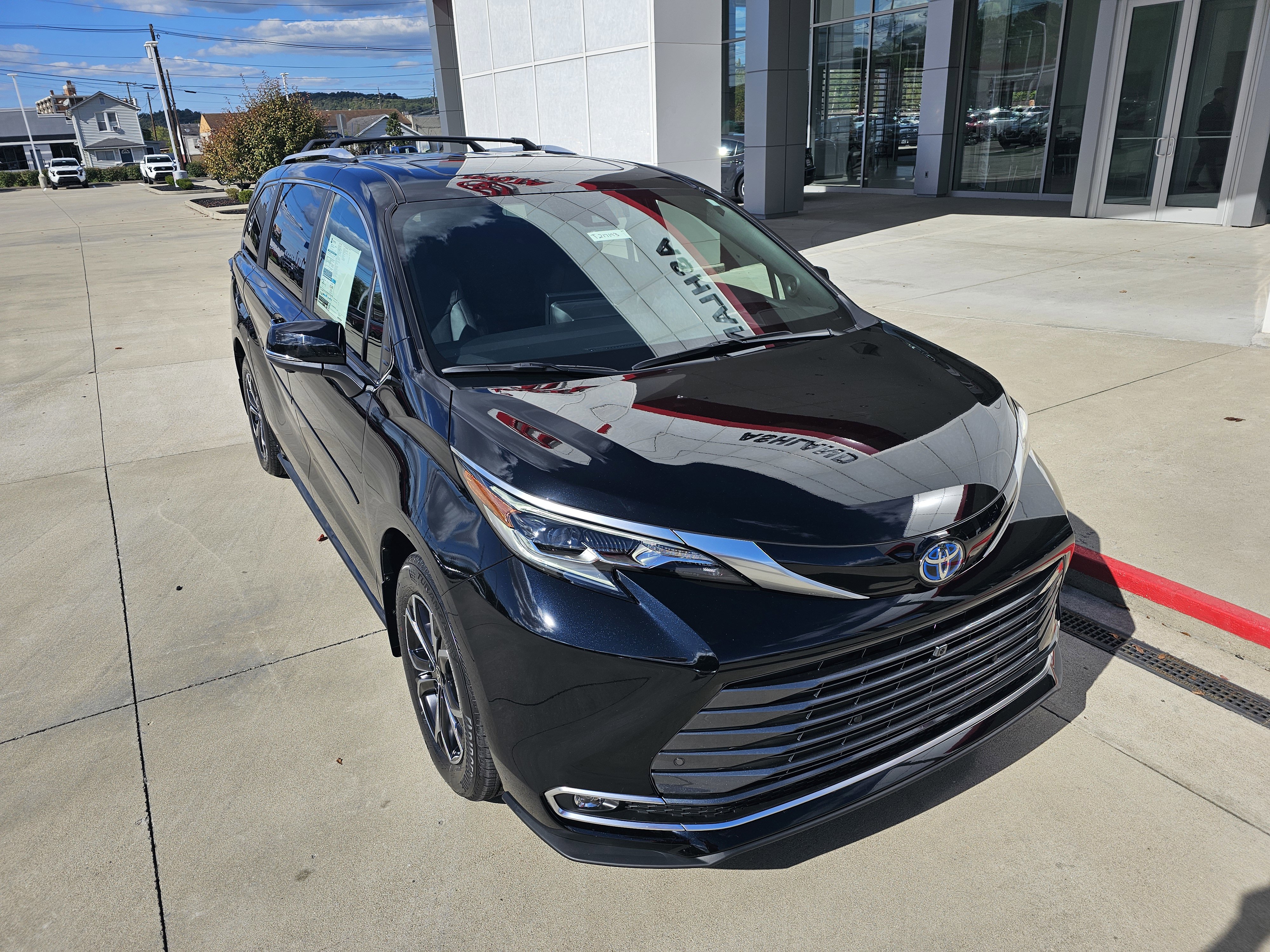 New 2025 Toyota Sienna Platinum