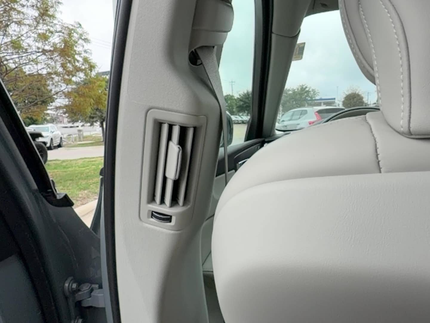 Certified 2026 Volvo XC60 B5 Ultra AWD/4WD image 17