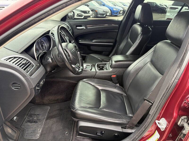 Used 2018 Chrysler 300 Touring L AWD/4WD image 12