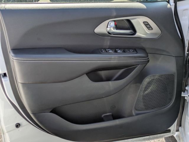New 2026 Chrysler Pacifica Select w/ S Appearance Package FWD image 11