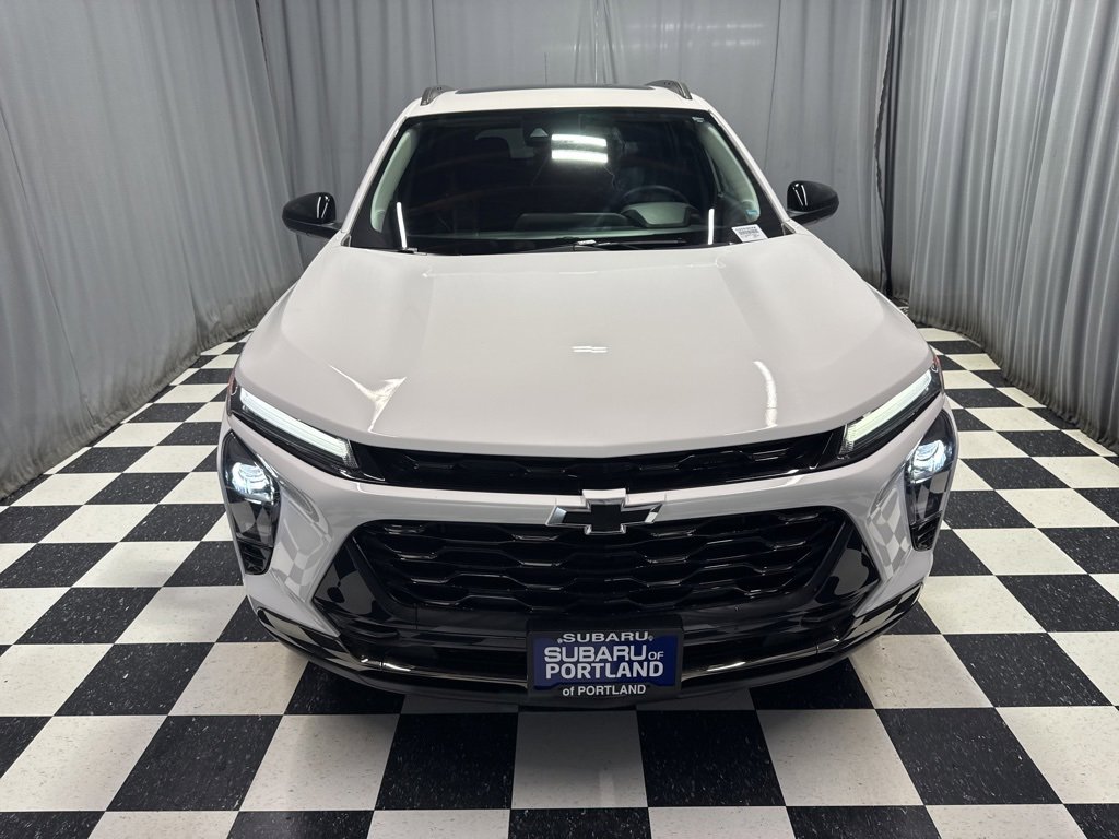 Used 2024 Chevrolet Trax ACTIV w/ Sunroof Package image 2