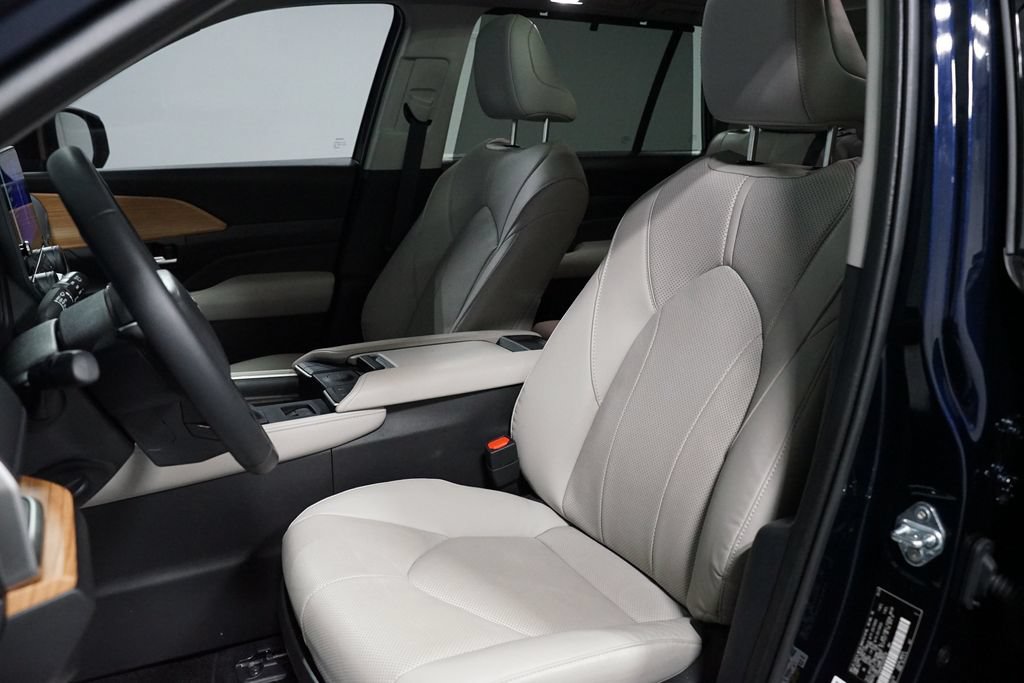 Certified 2025 Toyota Grand Highlander FWD image 28