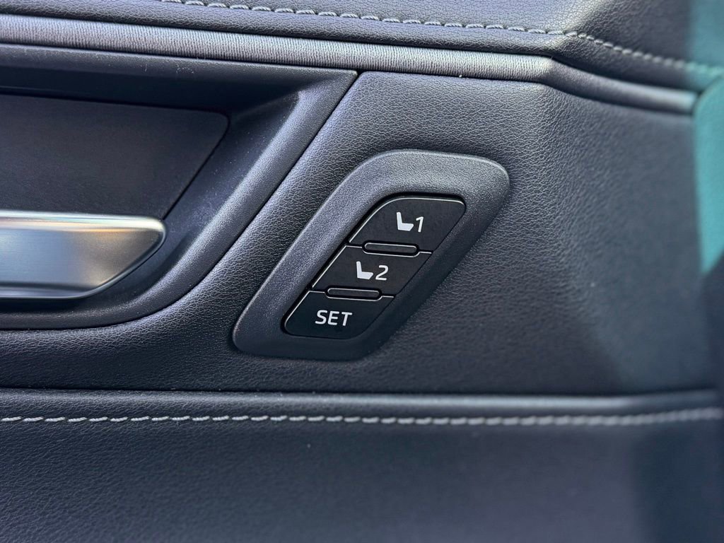 Used 2022 Toyota Venza XLE image 20