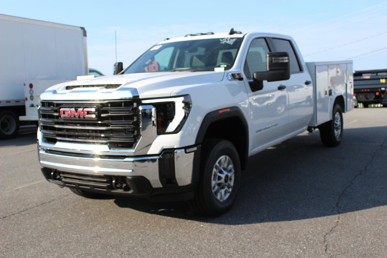 New 2025 GMC Sierra 2500 Pro w/ Convenience Package image 2