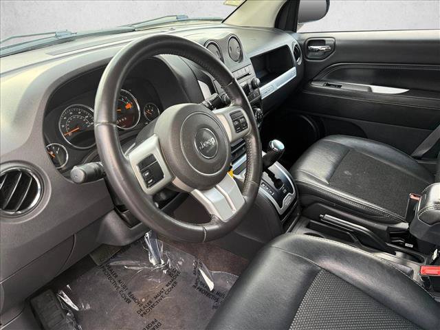 Used 2017 Jeep Compass Latitude AWD/4WD image 10