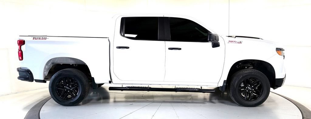 Used 2025 Chevrolet Silverado 1500 Custom Trail Boss AWD/4WD image 3
