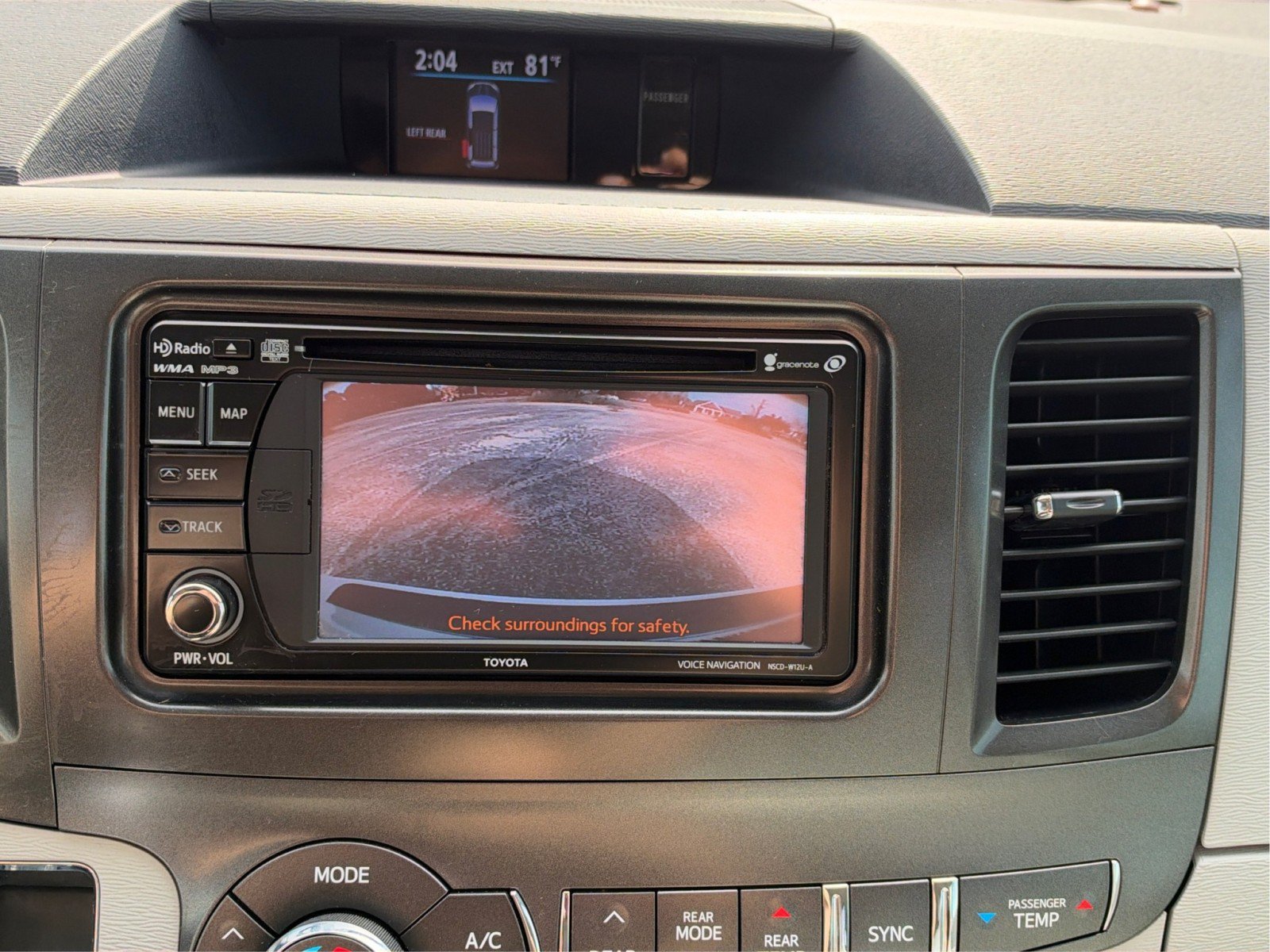 Used 2014 Toyota Sienna XLE FWD image 39