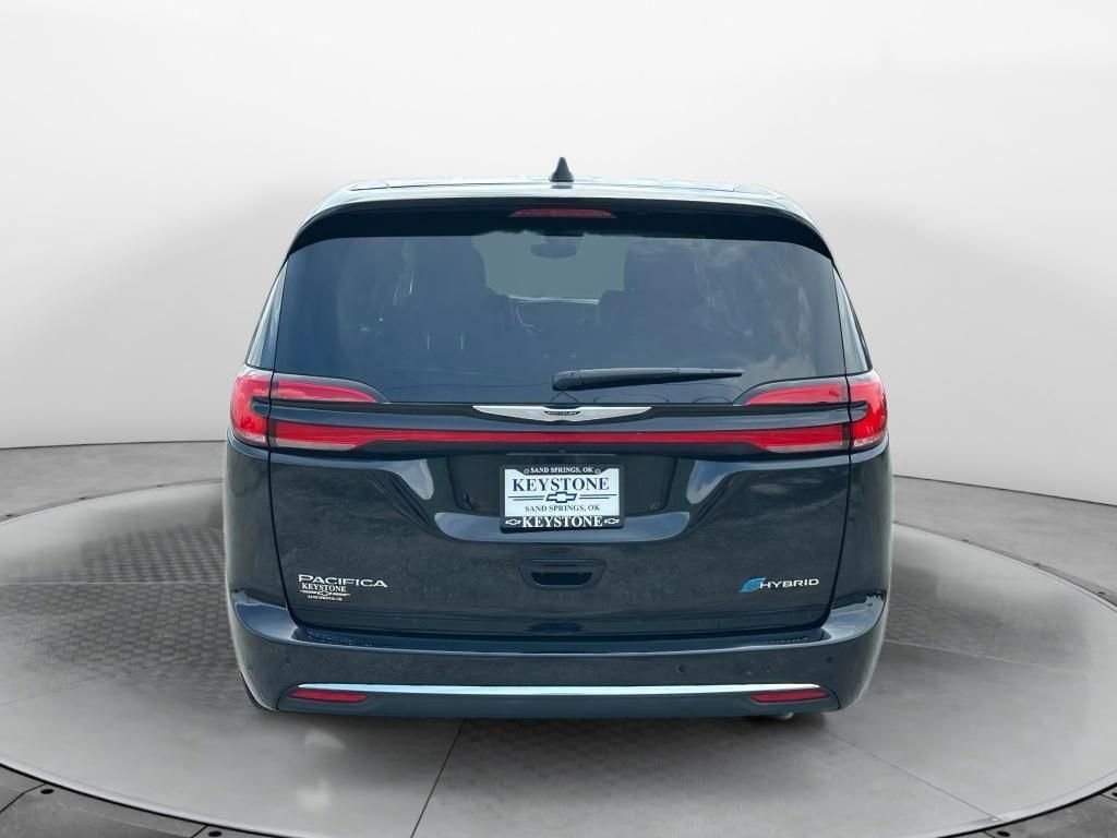 Used 2024 Chrysler Pacifica Select image 4