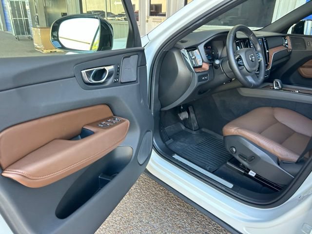 Used 2025 Volvo XC60 T8 Plus w/ Protection Package Premier AWD/4WD image 25