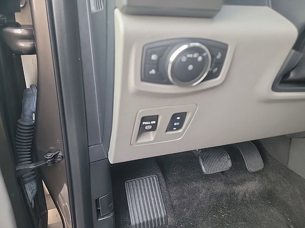 Used 2017 Ford F150 XLT w/ Equipment Group 302A Luxury image 39