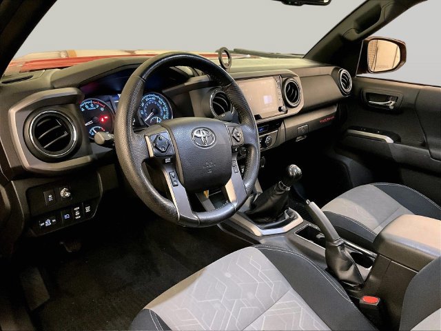 Used 2022 Toyota Tacoma TRD Off-Road w/ Technology Package AWD/4WD image 12