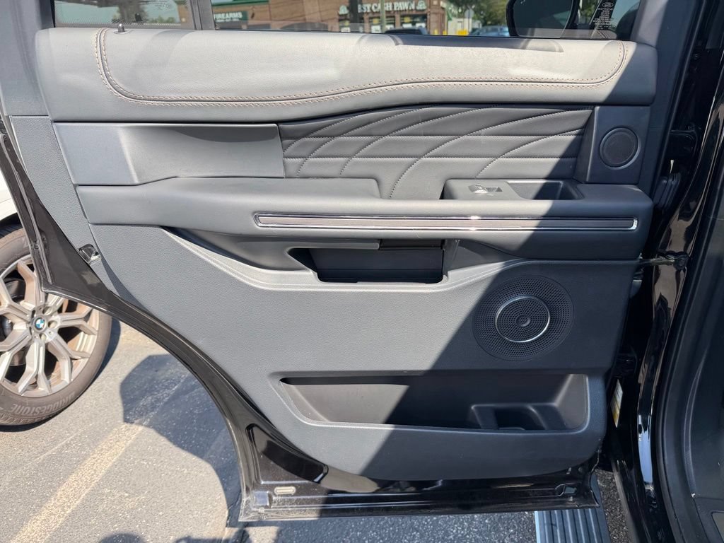 Used 2023 Ford Expedition Platinum AWD/4WD image 24