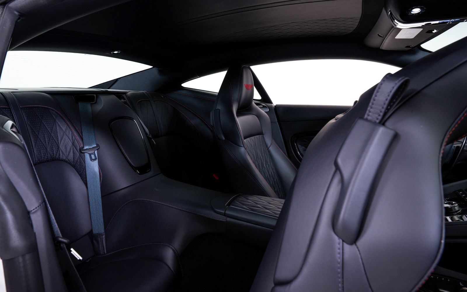 Used 2025 Aston Martin DB12 Coupe RWD image 25