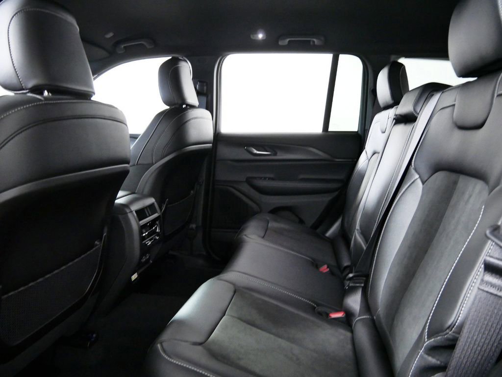 Certified 2024 Jeep Grand Cherokee Altitude image 30