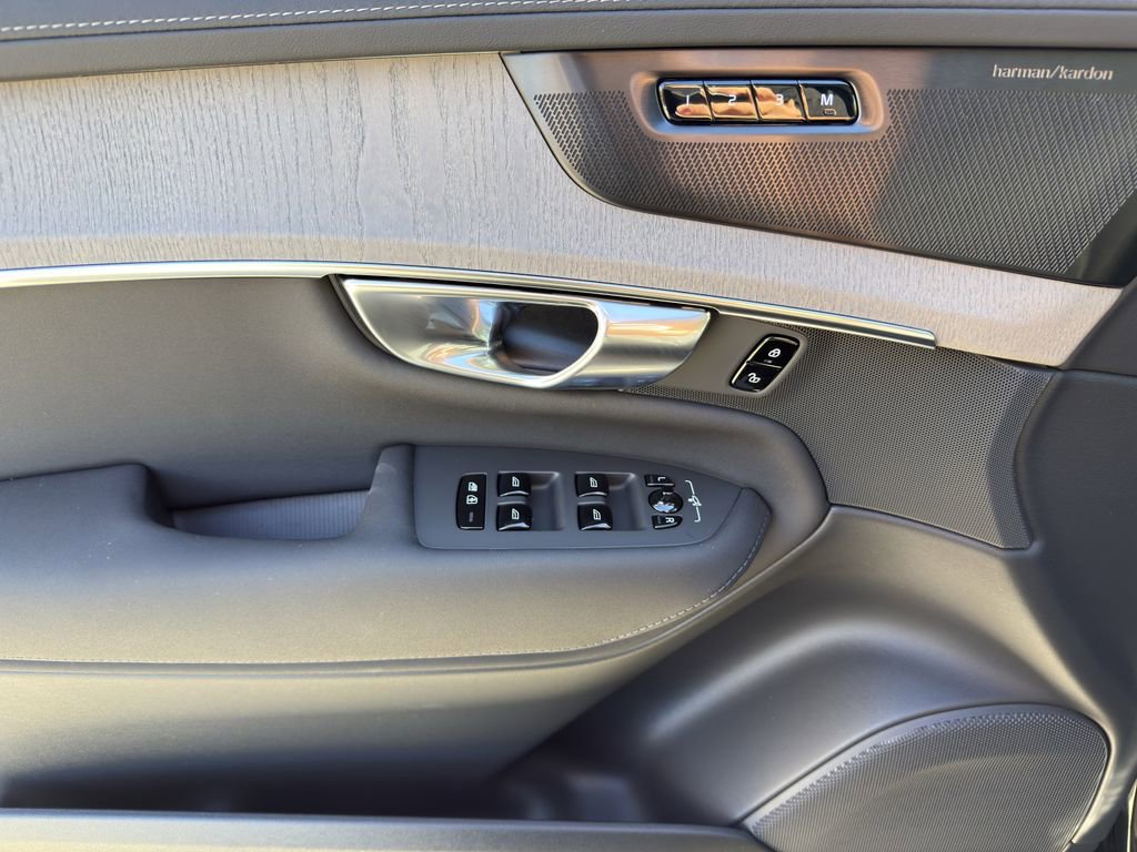 New 2026 Volvo XC90 B6 Ultra image 16