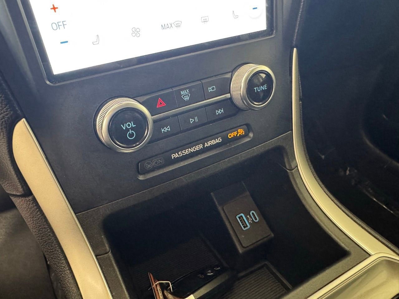 Used 2023 Ford Edge SEL image 18