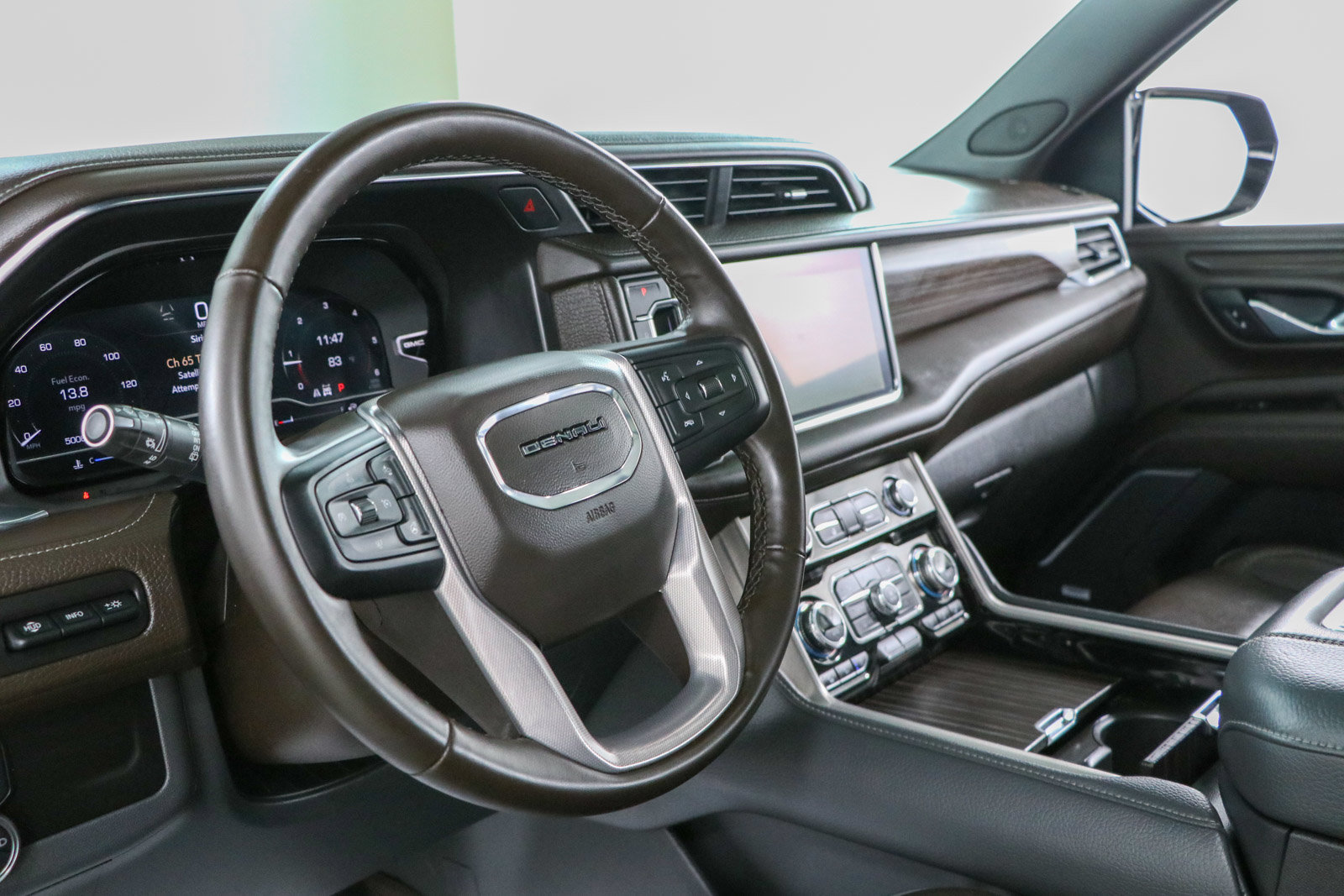Used 2023 GMC Yukon Denali AWD/4WD image 27