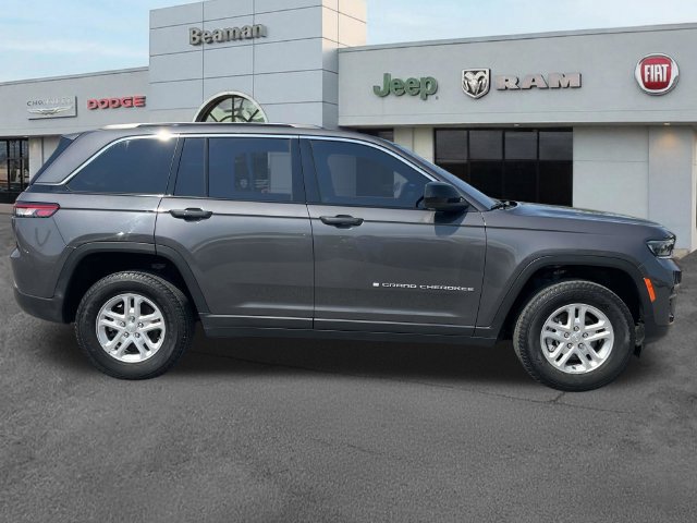 Used 2024 Jeep Grand Cherokee Laredo w/ Luxury Tech Group I AWD/4WD image 8