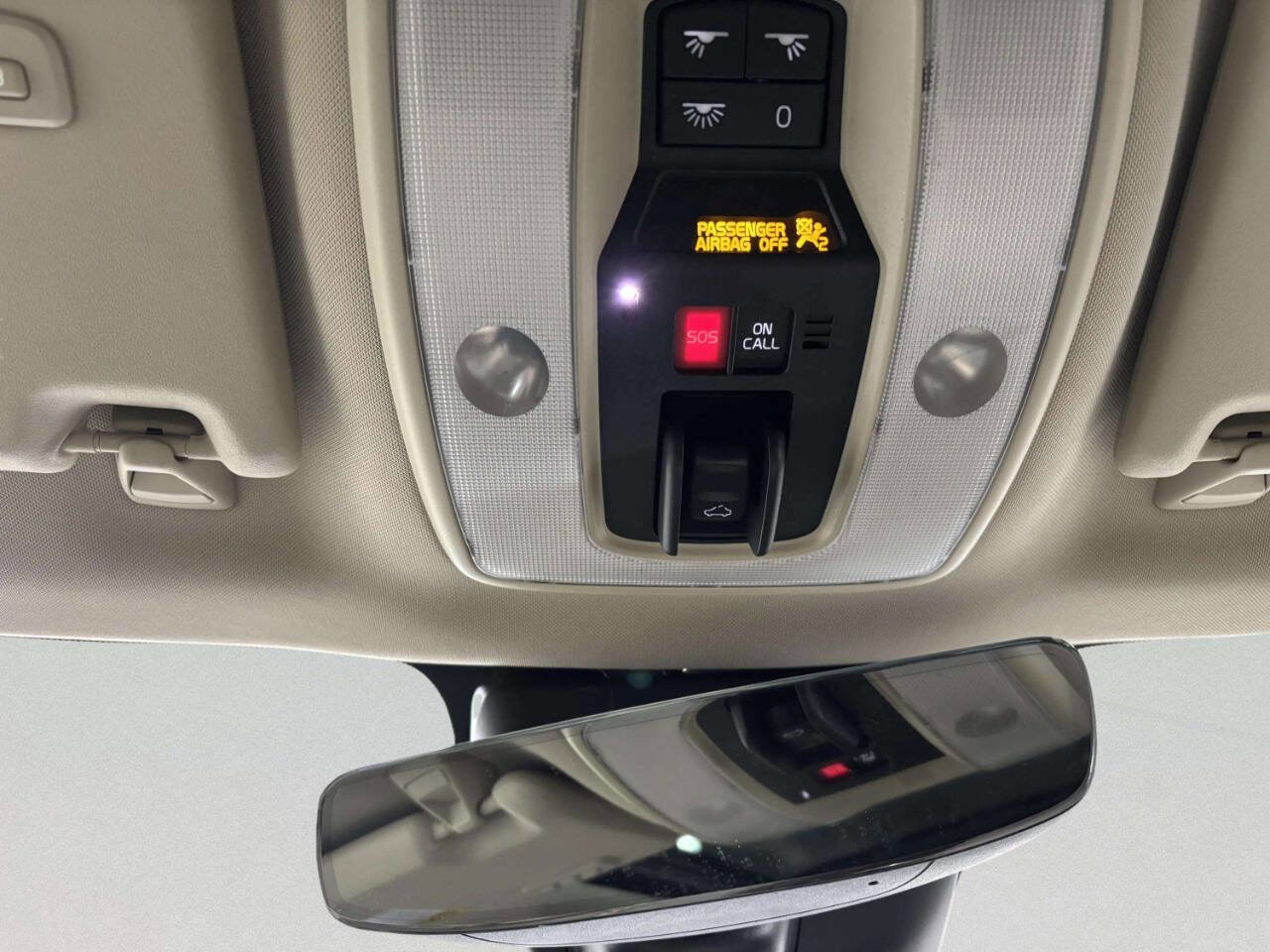 Used 2016 Volvo XC60 T6 w/ Proximity Package AWD/4WD image 32