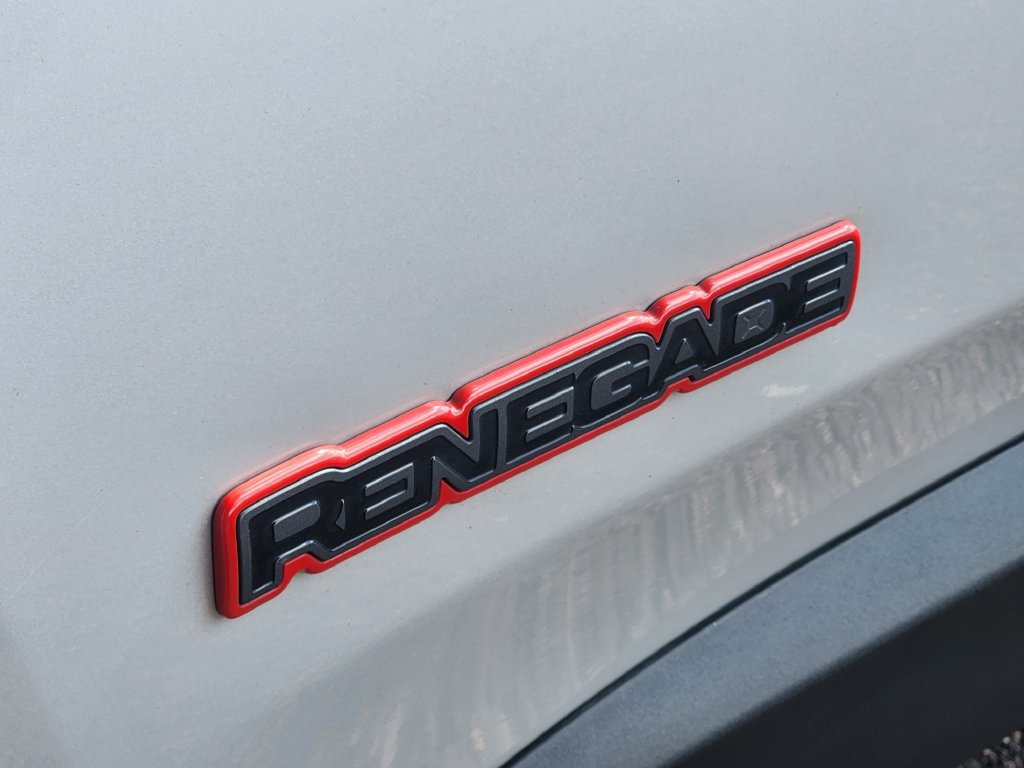 Used 2015 Jeep Renegade Trailhawk w/ Popular Equipment Group AWD/4WD image 31