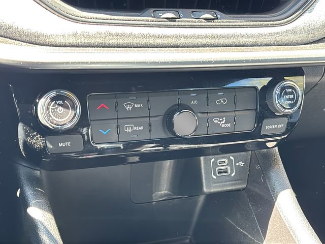 Used 2024 Jeep Compass Sport image 31