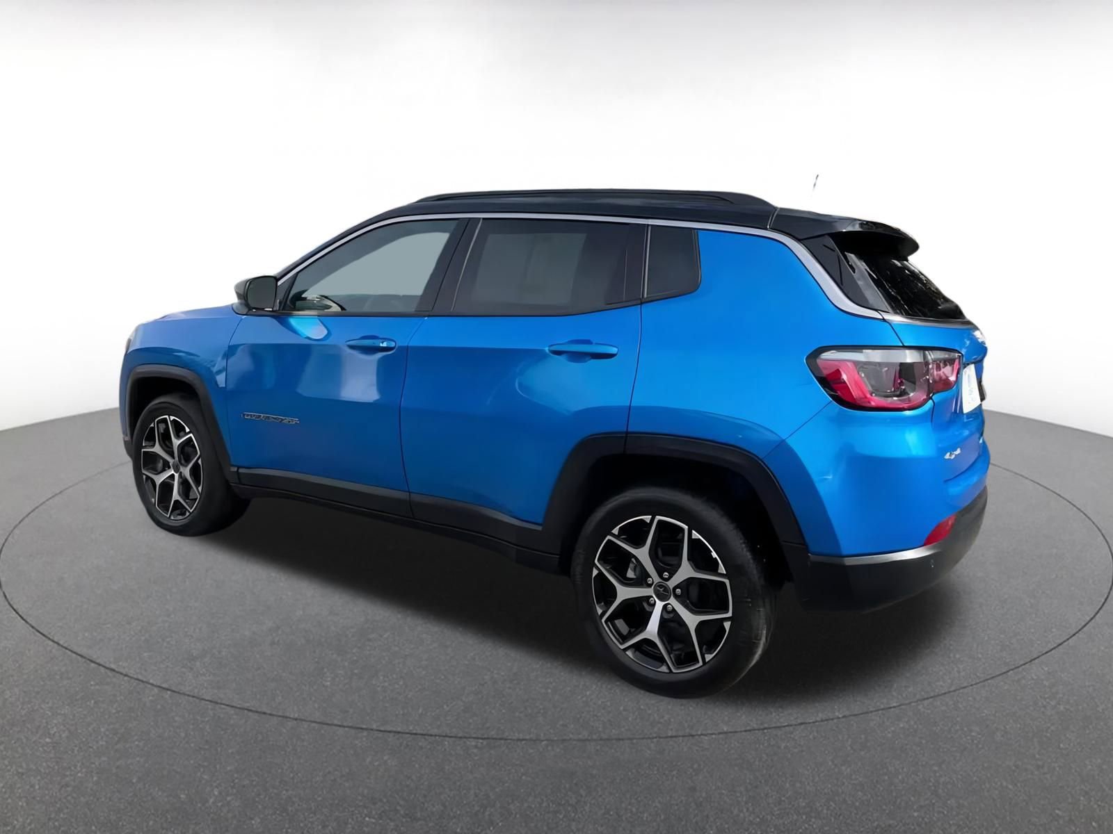 Used 2025 Jeep Compass Limited image 10