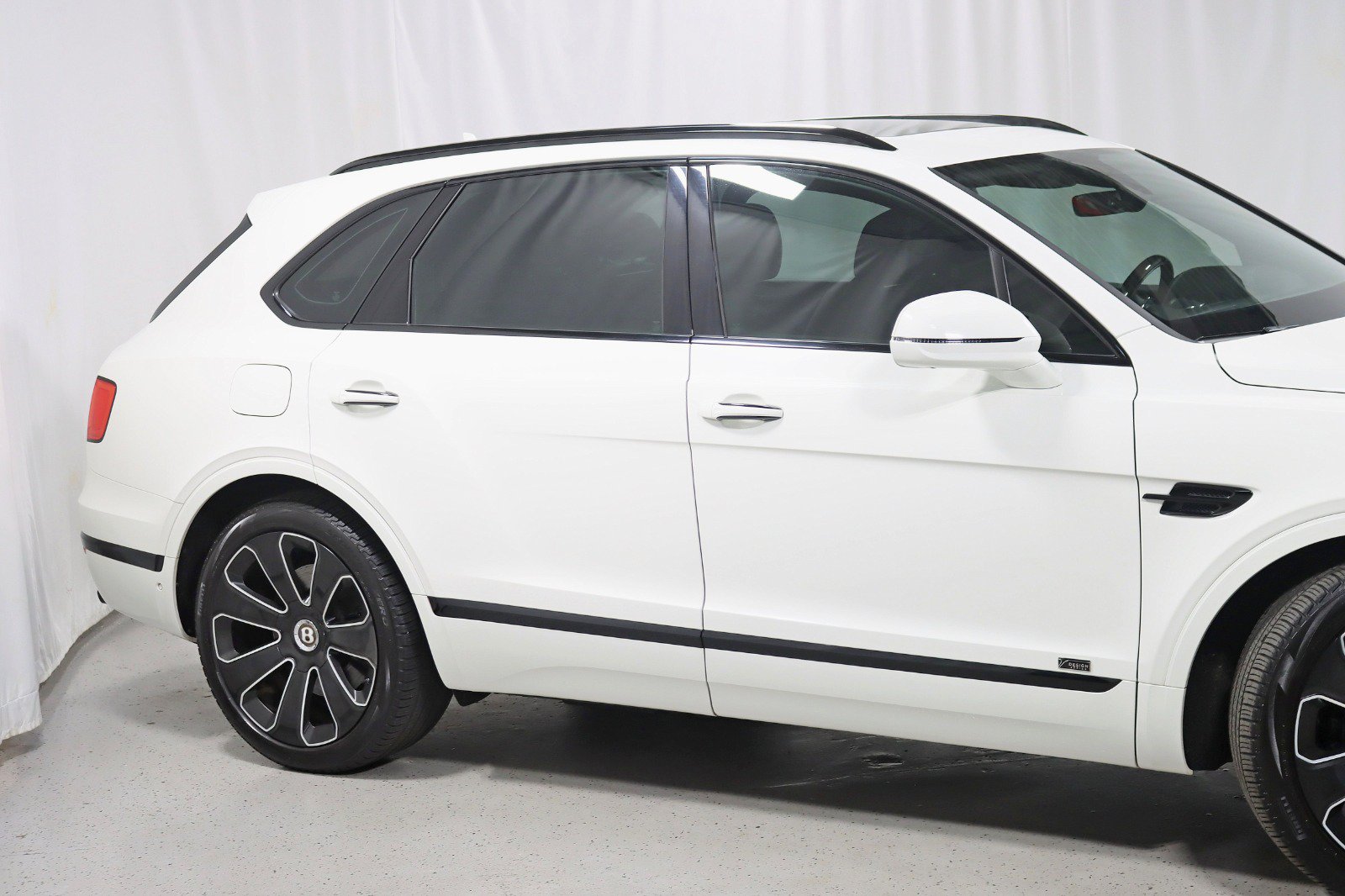 Used 2020 Bentley Bentayga Design Series AWD/4WD image 3