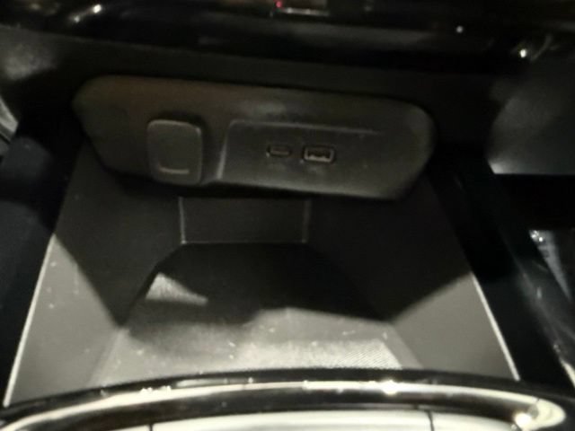 Used 2025 Chevrolet Trax LT FWD image 36