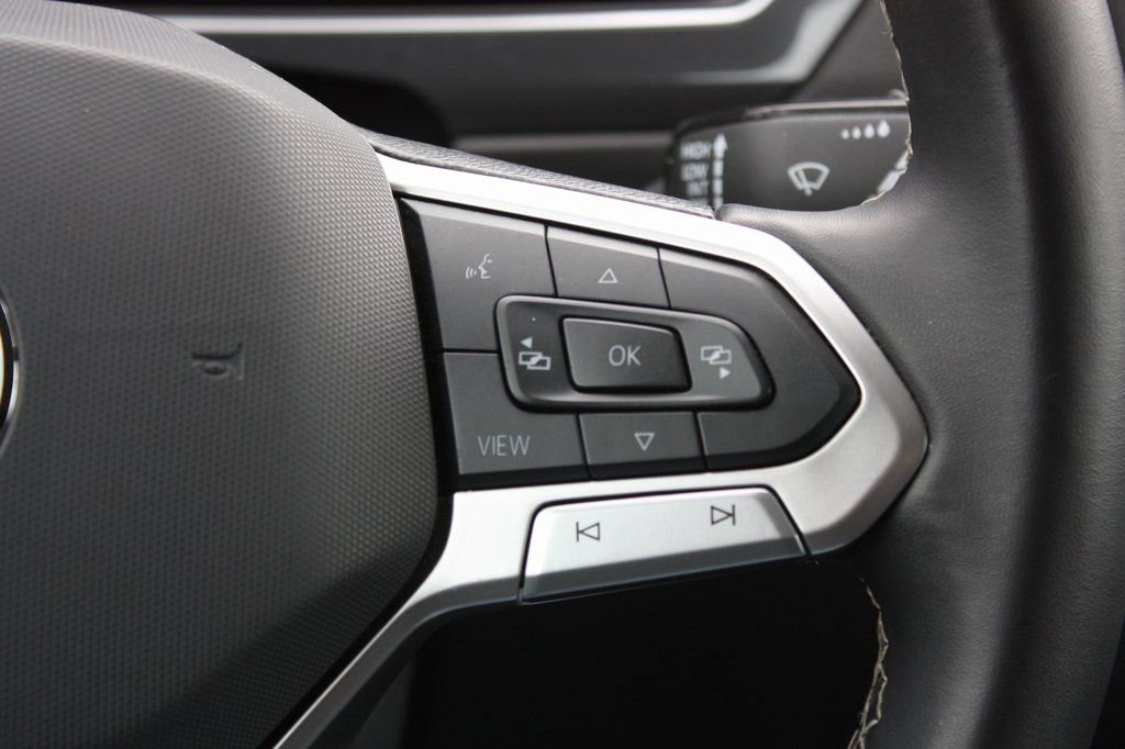 Used 2024 Volkswagen Tiguan SE image 23