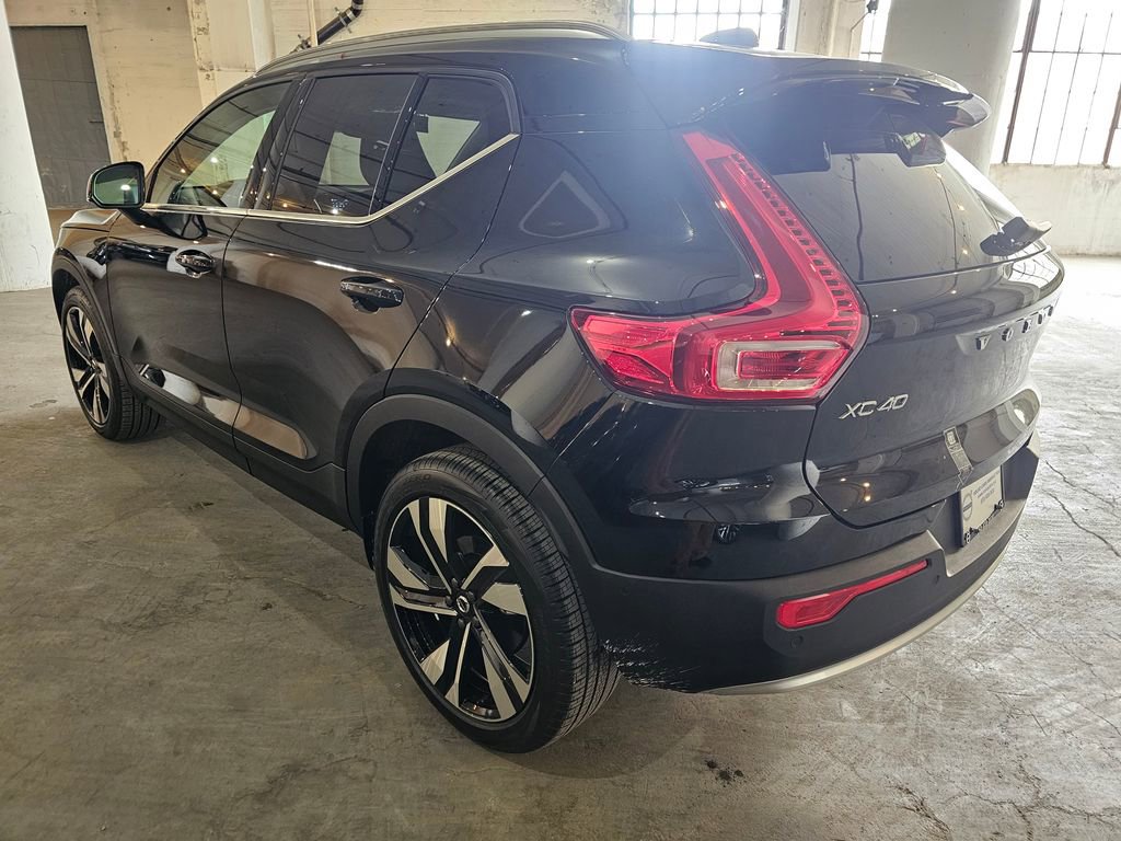 Used 2025 Volvo XC40 B5 Ultra w/ Protection Package Premier image 2