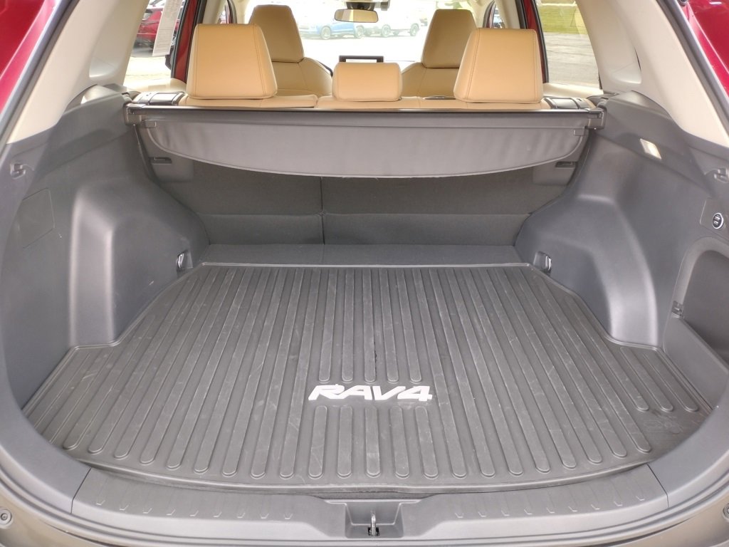 Used 2025 Toyota RAV4 XLE Premium image 9