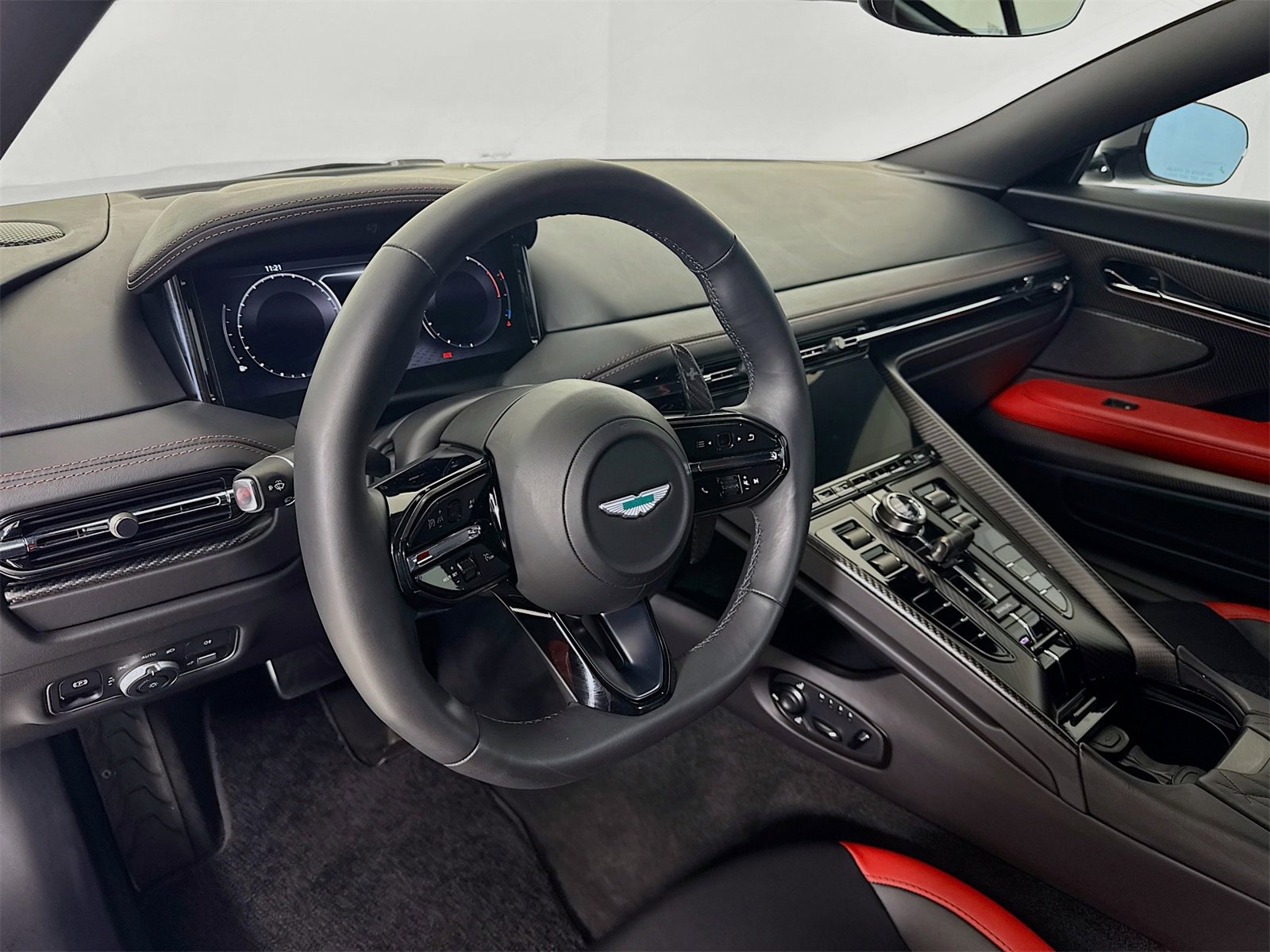 Used 2025 Aston Martin DB12 Convertible image 10