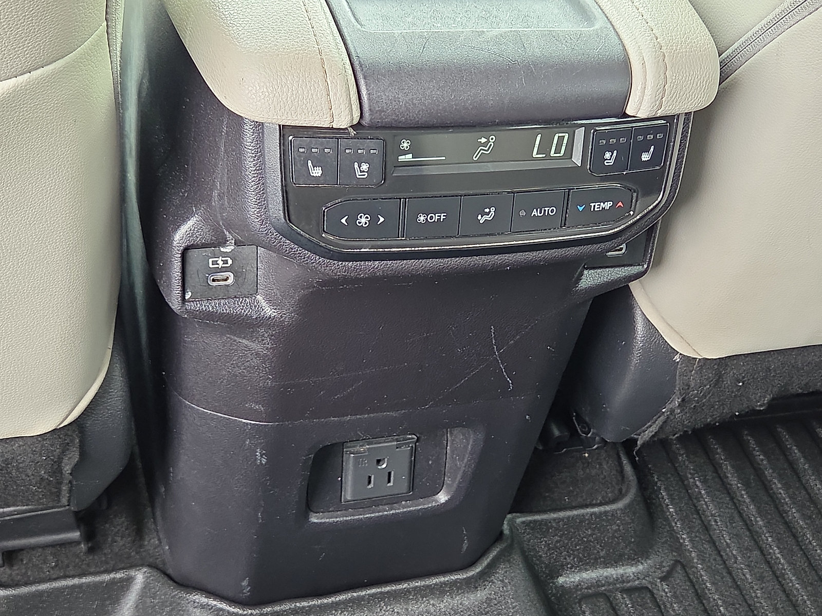 Used 2024 Toyota Grand Highlander AWD image 12