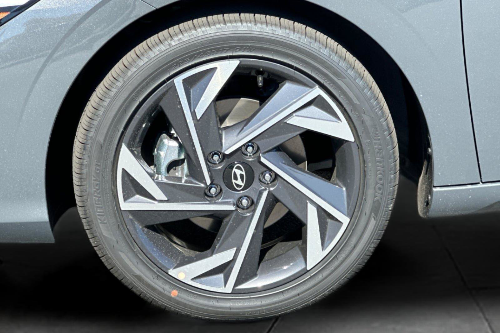 New 2026 Hyundai Elantra Limited FWD image 26