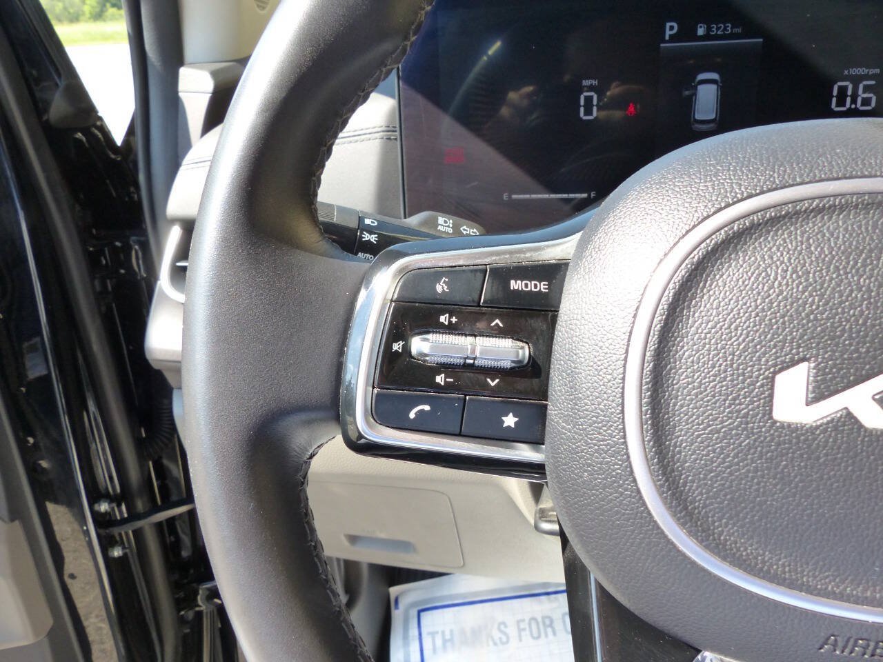 Used 2025 Kia Carnival EX FWD image 25